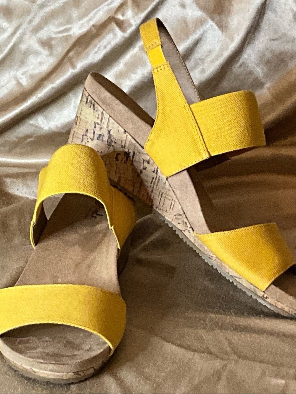 LifeStride Women's Maldives Wedge Sandals, Marigold